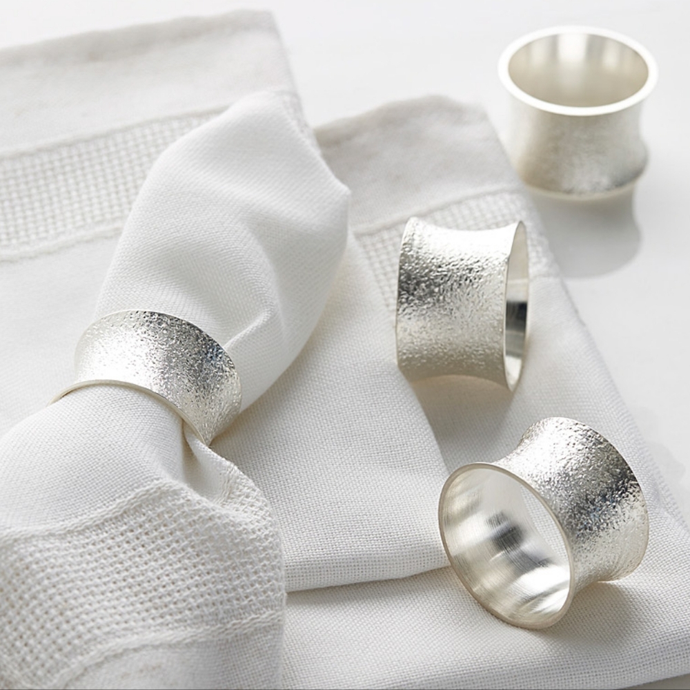 SIMONS | BNIB Maison Mettalic Napkin Holder Hammered Mrtal set of 4